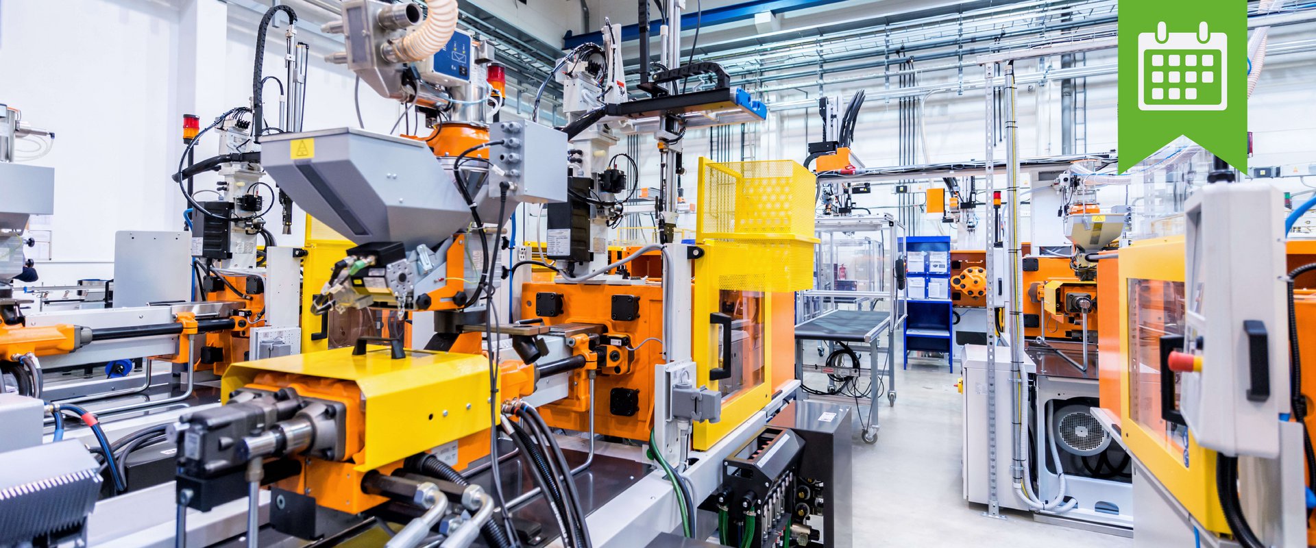 Konstrukteurstag Eine Fabrik mit Maschinen und Anlagen im Inneren.